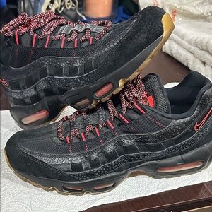 AIR MAX 95 Special Edition ( 2018). Black and Red.